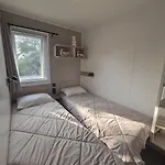 Le Cocon Mobil à 150 M De La 5 Etoiles Parc Aquatique Camping